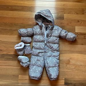 GAP 18-24 months Leopard Snowsuit with booties and gloves.